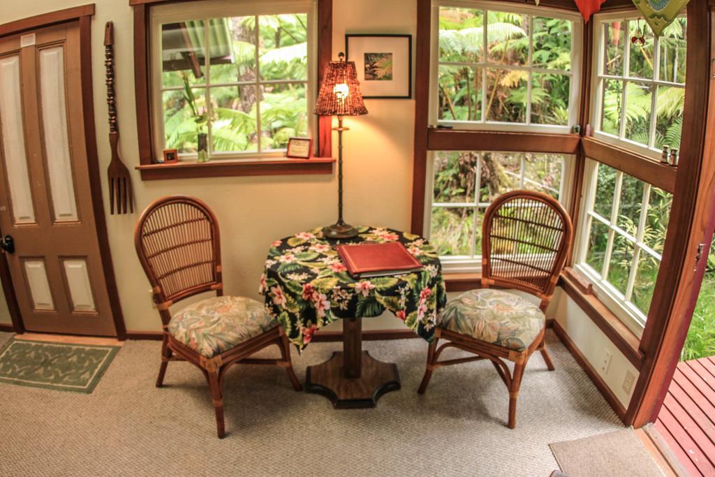 Ferny Hollow: Romantic Rainforest Cottage Volcano Dış mekan fotoğraf